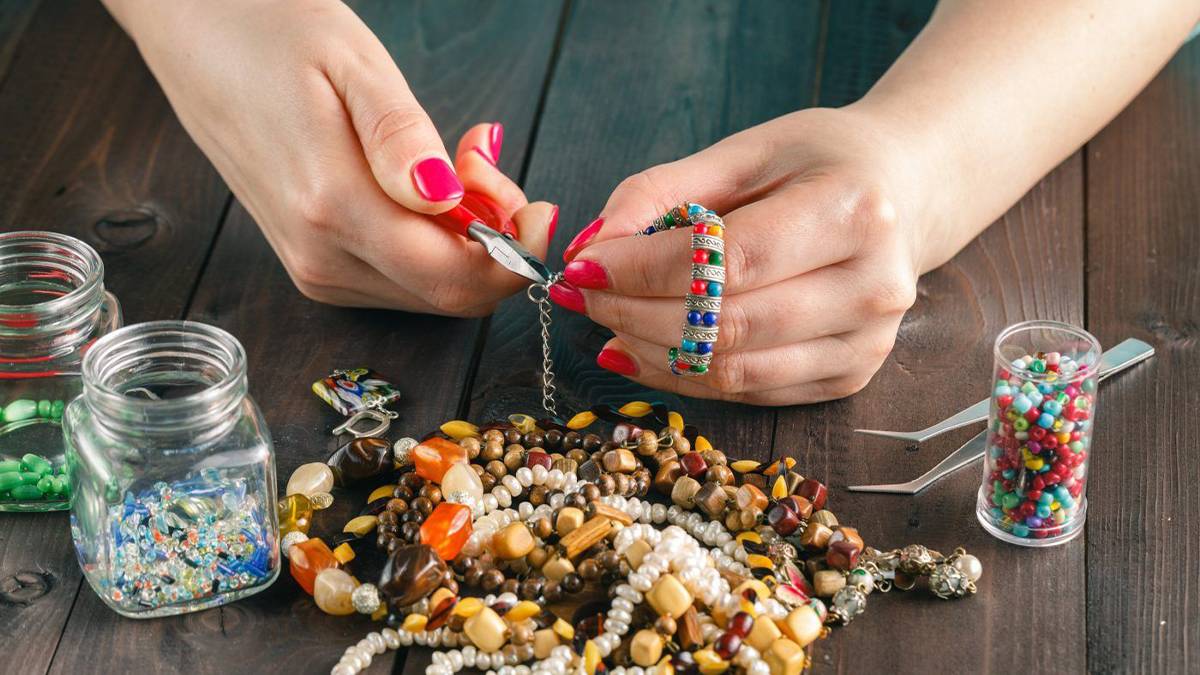 woman putting together beaded jewelry